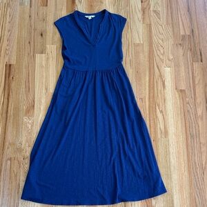 Boden Navy split-Neck midi Dress size 4p
NWOT